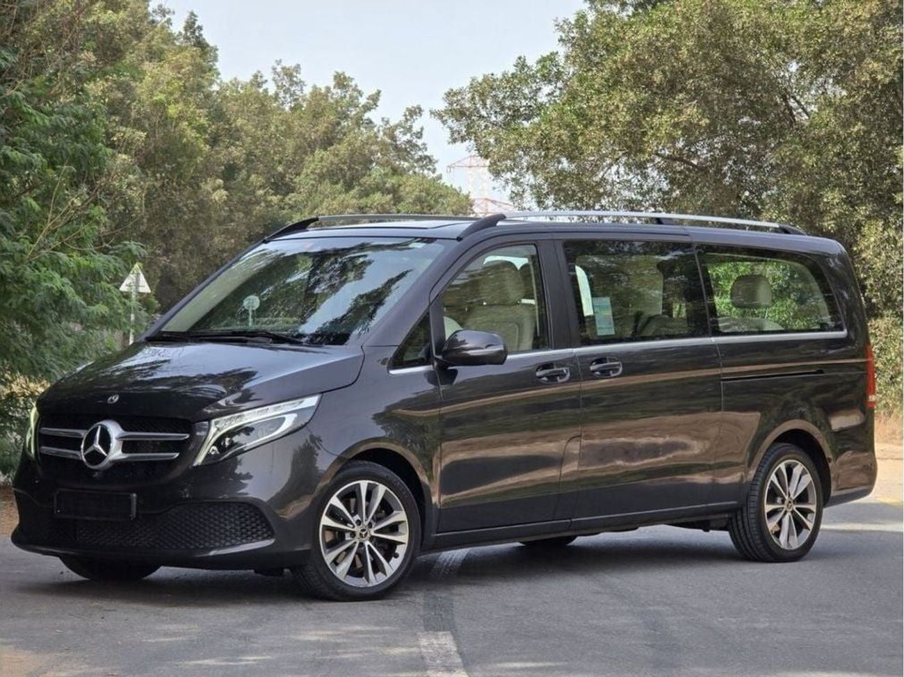 Mercedes-Benz V 250 Std 2.1L MERCEDES V-250 2022 GCC FULL OPTION // ACCIDENT FREE // PERFECT CONDITION