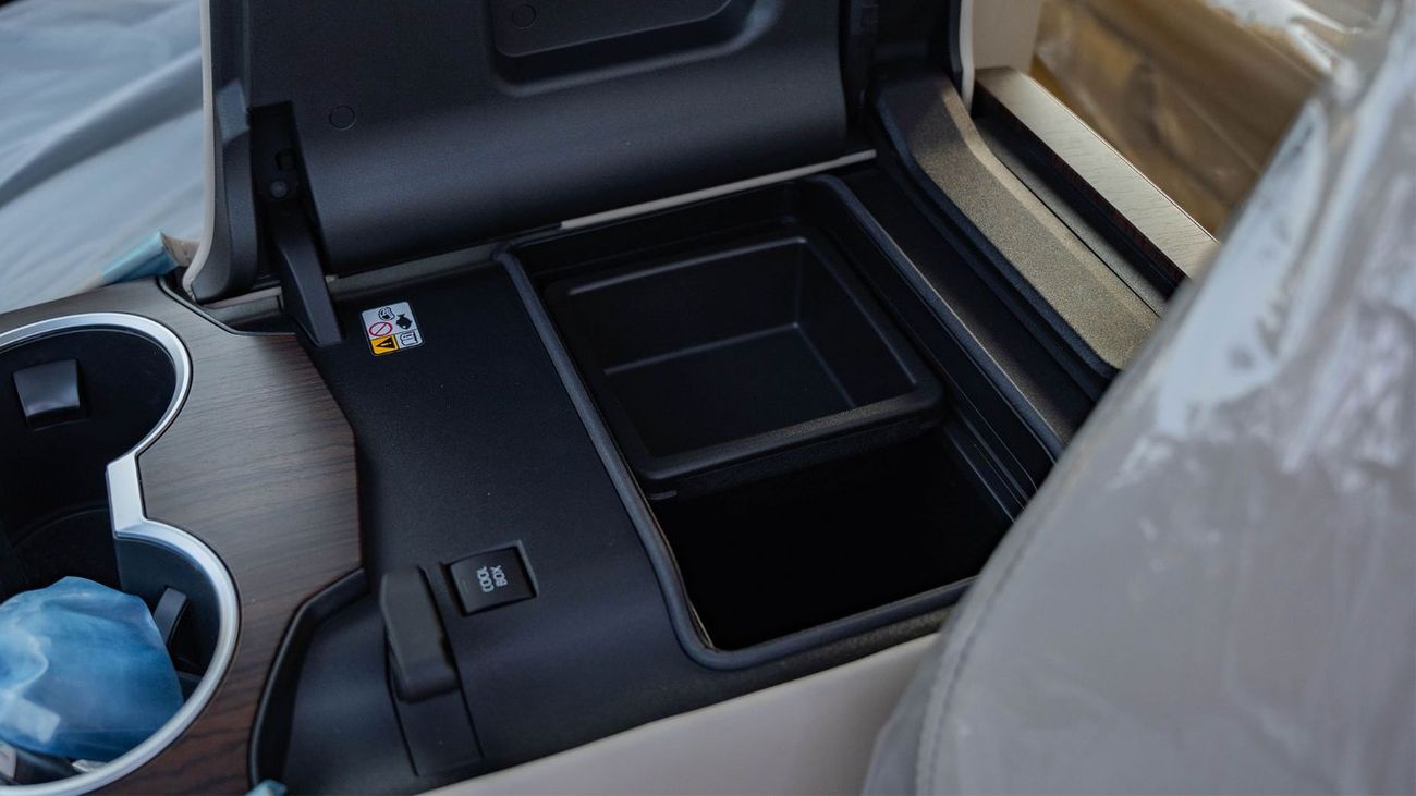 تويوتا لاند كروزر 2026 Toyota Land Cruiser 300 GXR 3.5L AT Petrol (Black)