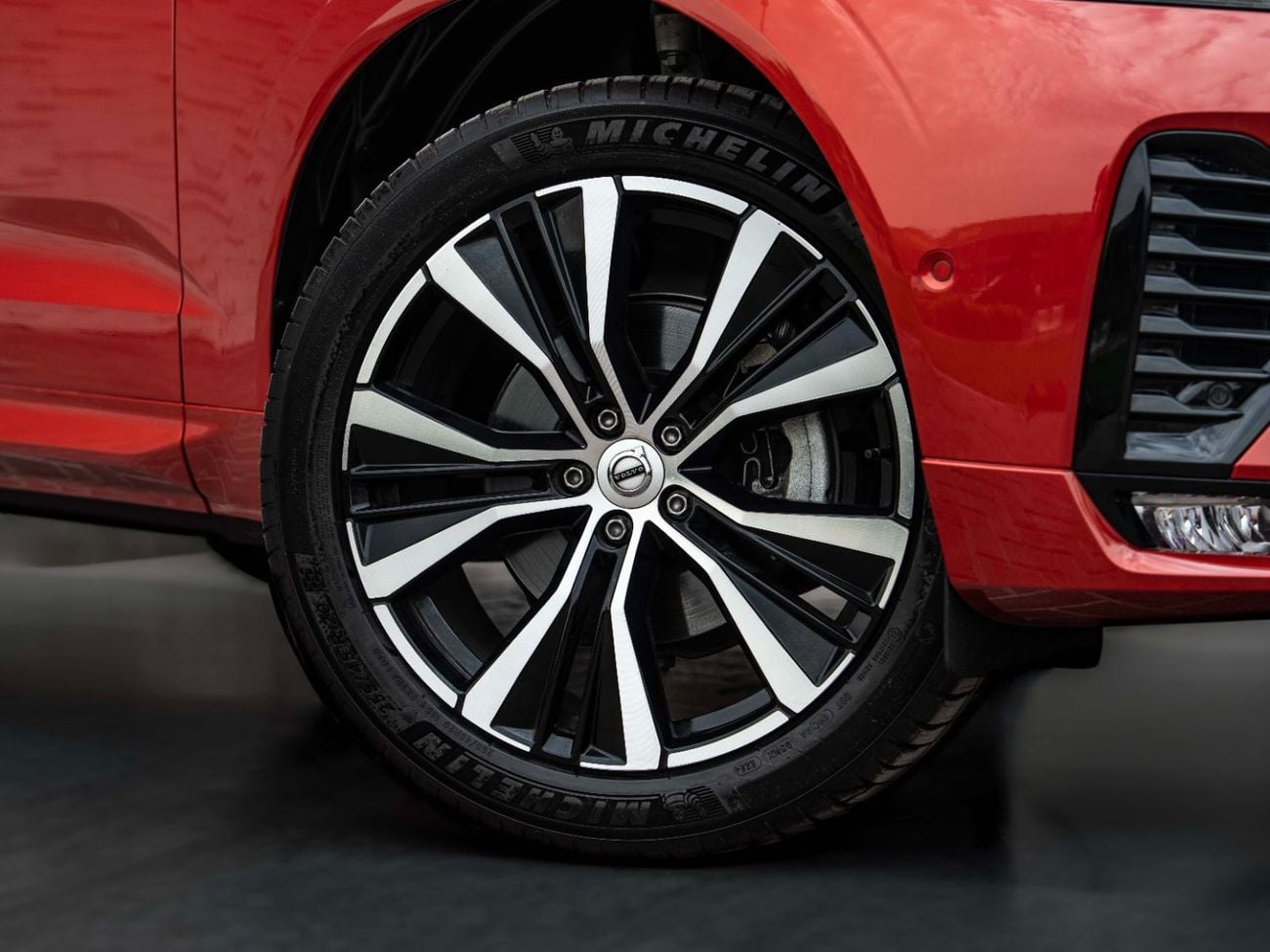 فولفو XC 60 ULTIMATE DARK