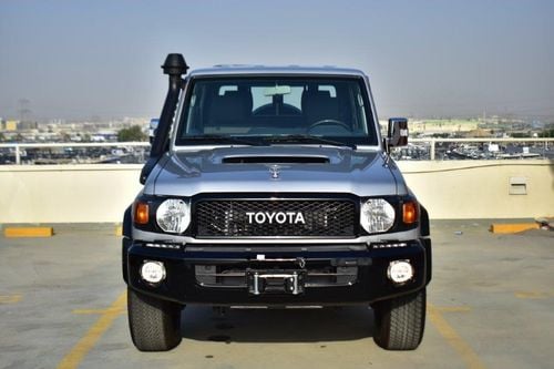 تويوتا لاند كروزر بيك آب 79 Double Cab Pickup Black Edition  V8 4.5L Turbo Diesel 4WD Manual