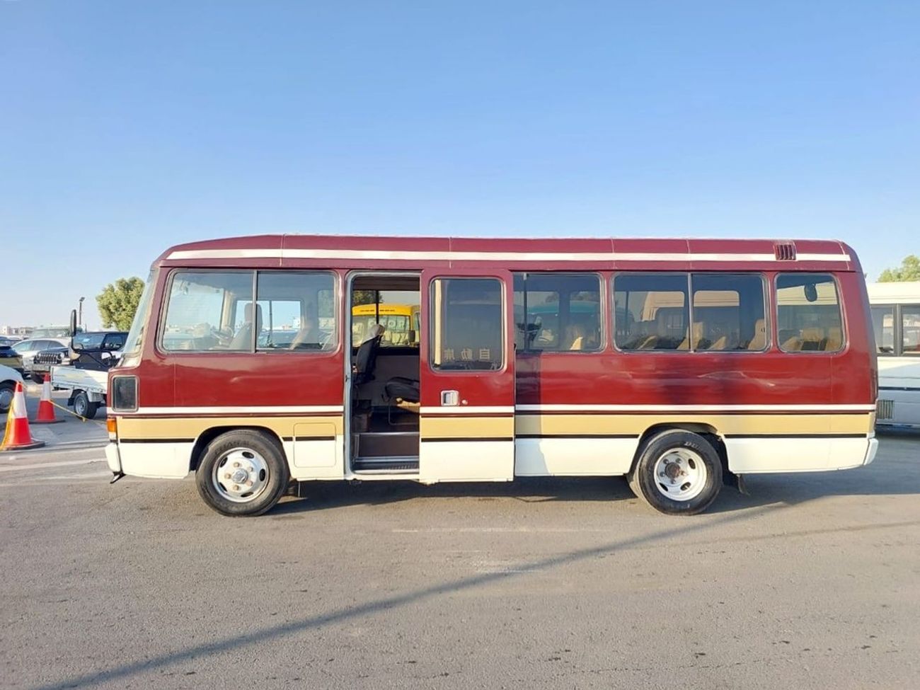 Toyota Coaster TOYOTA COASTER BUS RIGHT HAND DRIVE 1992 MODEL DIESEL MANUAL 4160 ENGINE CC 1HD-T ENGINE 29SEATER (P