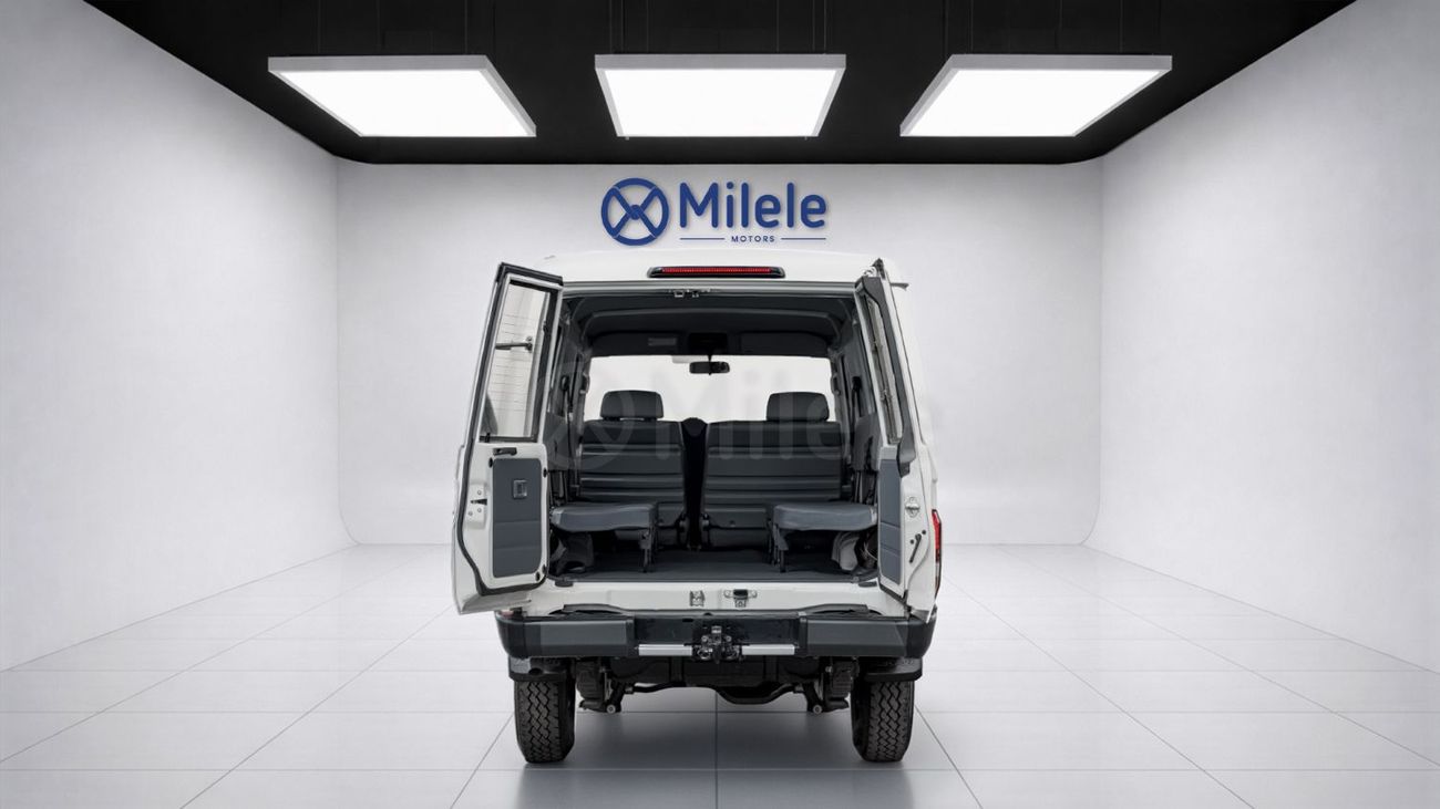 Toyota Land Cruiser 70 LC 78 HARDTOP 4.0L MT