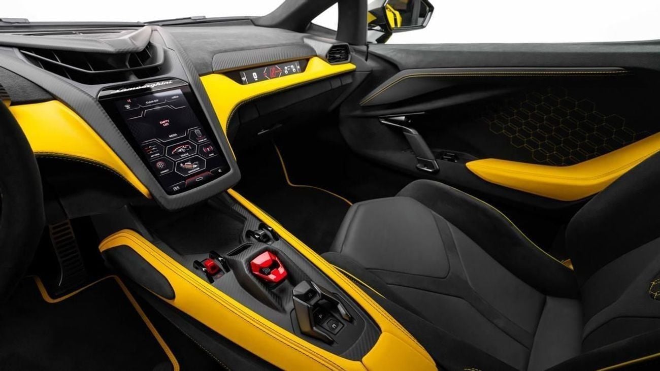 لامبورغيني ريفويلتو - 2024 - GCC Specs - Under Warranty and Service Contract