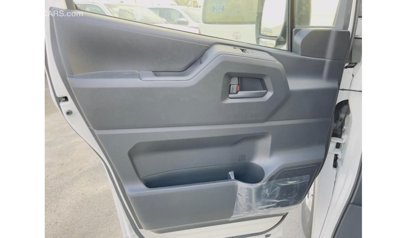 تويوتا هاياس Toyota Hiace 2.8L 14 seater Diesel High Roof (DVD+Camera+ 3 point seat belt) 2023