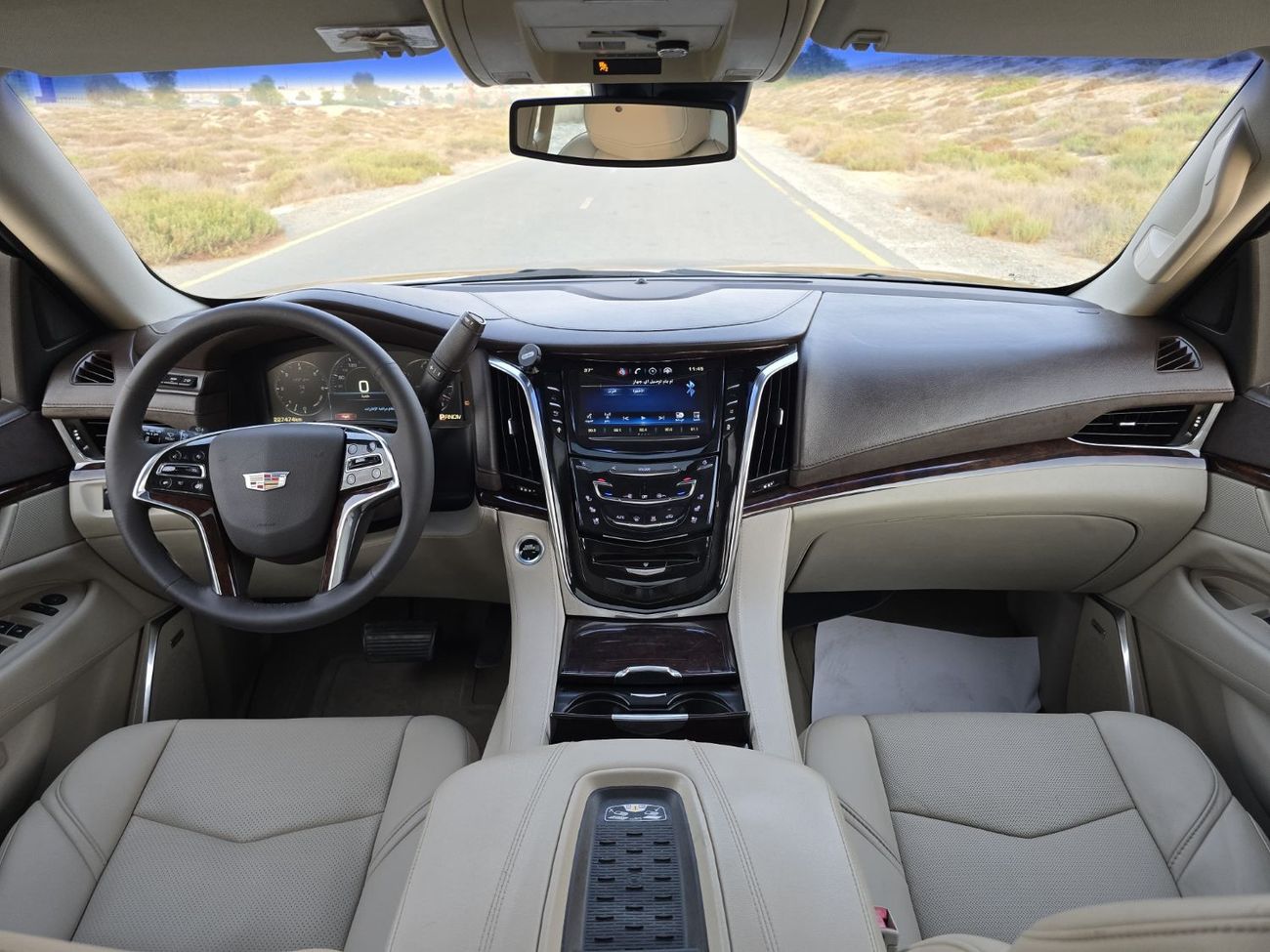 Cadillac Escalade Premium 6.2L CADILLAC ESCALADE 2015 GCC FULL OPITION // PERFECT CONDITION