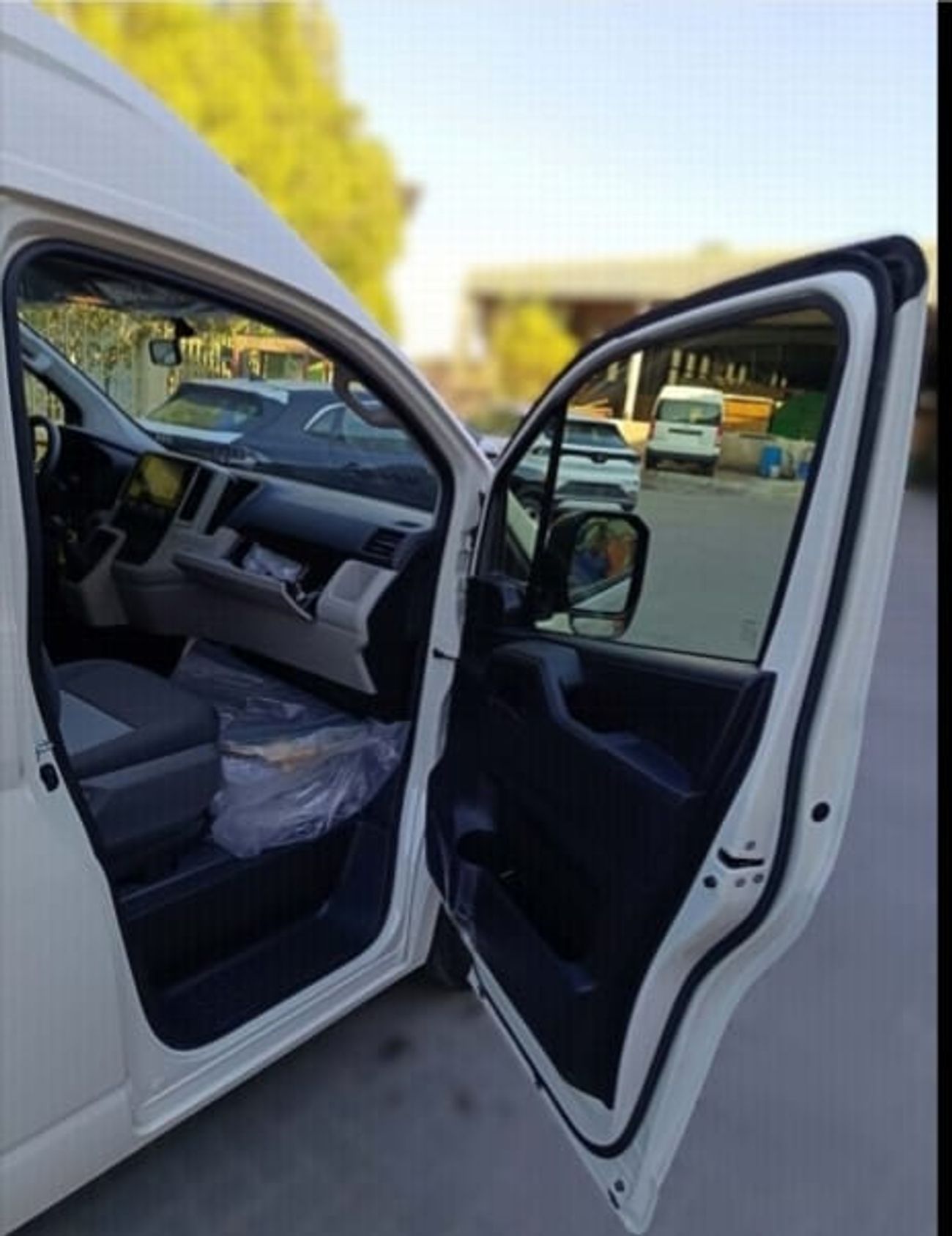 تويوتا هاياس 2.8L DIESEL 13 SEATER MANUAL TRANSMISSION ( FOR RE- EXPORT ONLY )