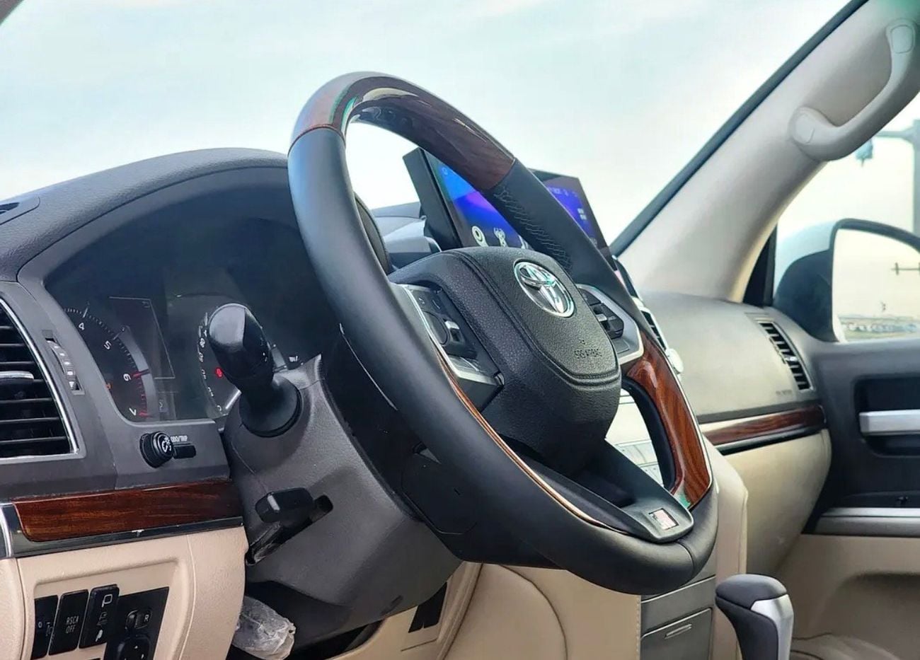 Toyota Land Cruiser GXR 2018 MODEL FACELIFT TO 2024 SHAPE EXTERIOR AND INTERIOR BOTH FULL OPTION