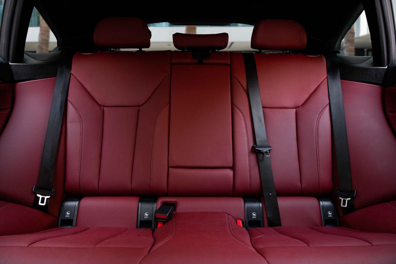 بي أم دبليو i4 i4 M kit | 3,819 P.M | 0% Downpayment | i4 eDrive35 M-Kit | 2029 BMW Warranty/Service