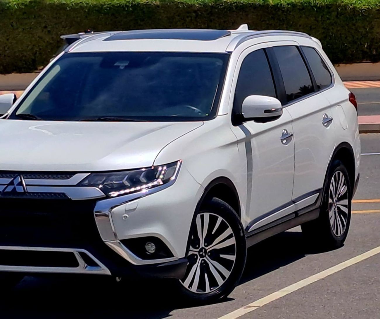 Mitsubishi Outlander GLX 3.0L 999-Monthly l GCC l V6, Sunroof, Leather l Accident Free