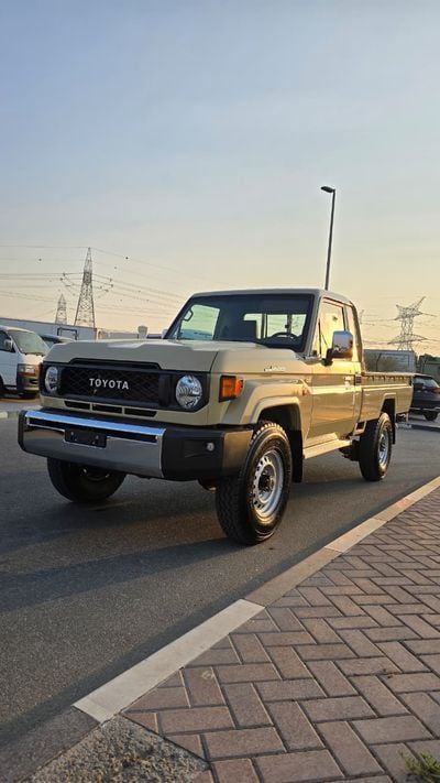 تويوتا لاند كروزر 70 تويوتا لاند كروسر 79 بيزك