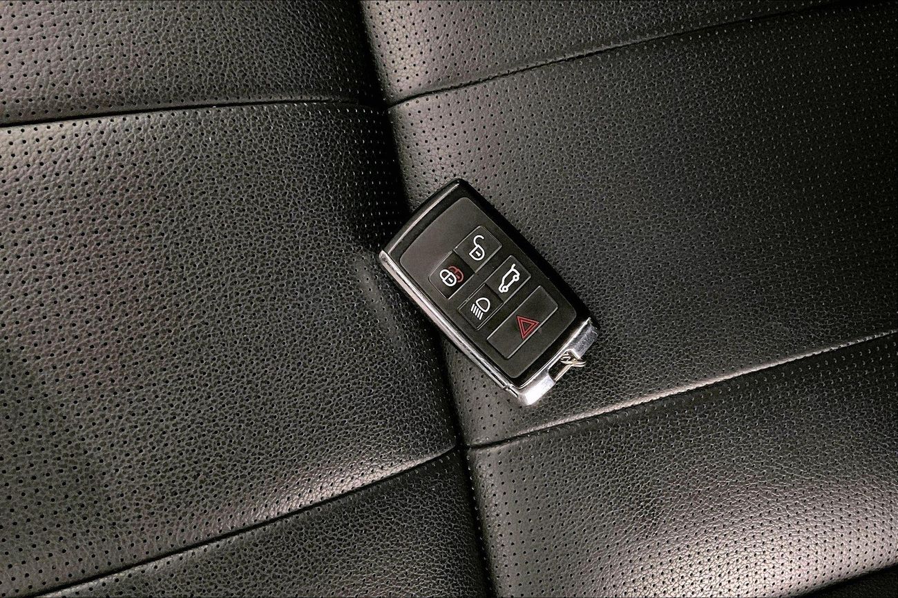 Land Rover Discovery HSE | Guaranteed Warranty | 0 Down Payment