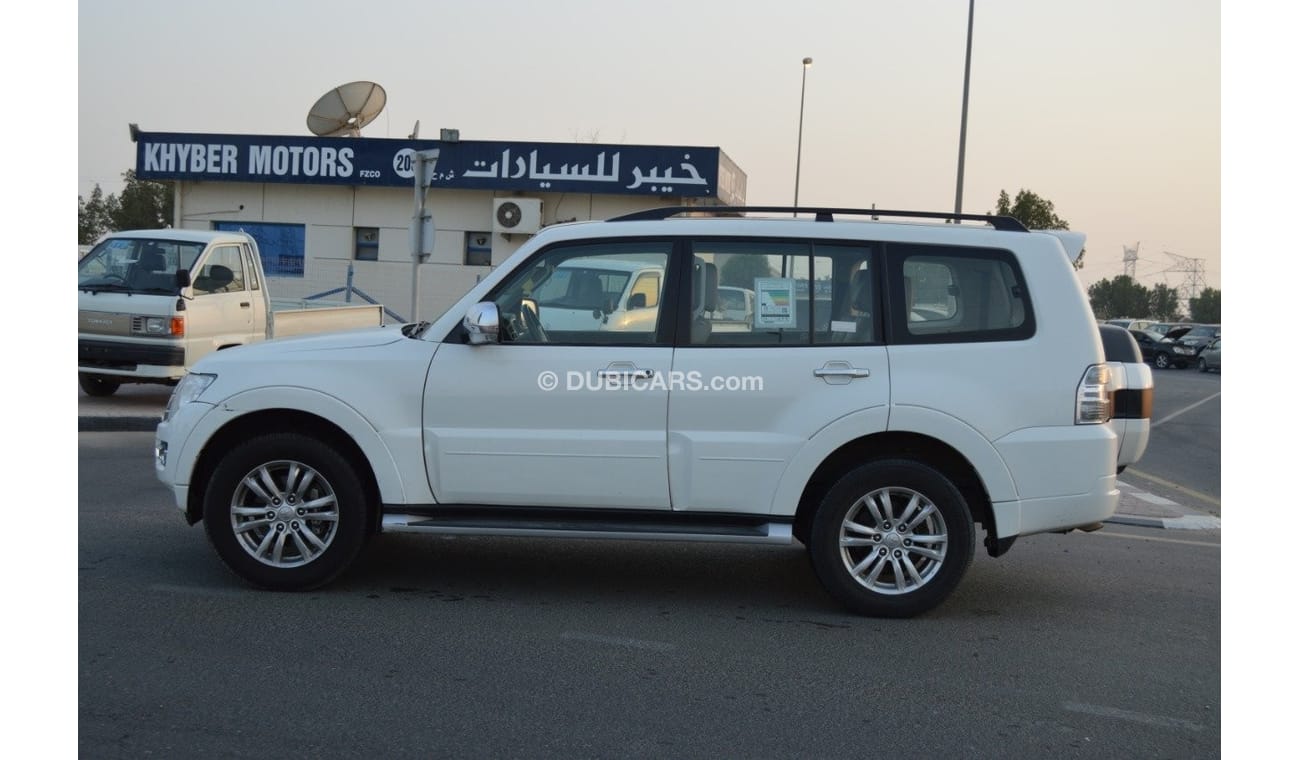 Mitsubishi Pajero Full option clean car accident free