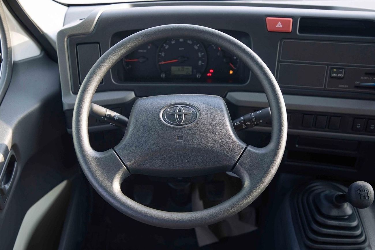 Toyota Coaster 2025 Toyota Coaster High-Roof 30-Seater 4.0L 4-Cyl Turbo Diesel M/T RWD 2-Point Seatbelts For Africa