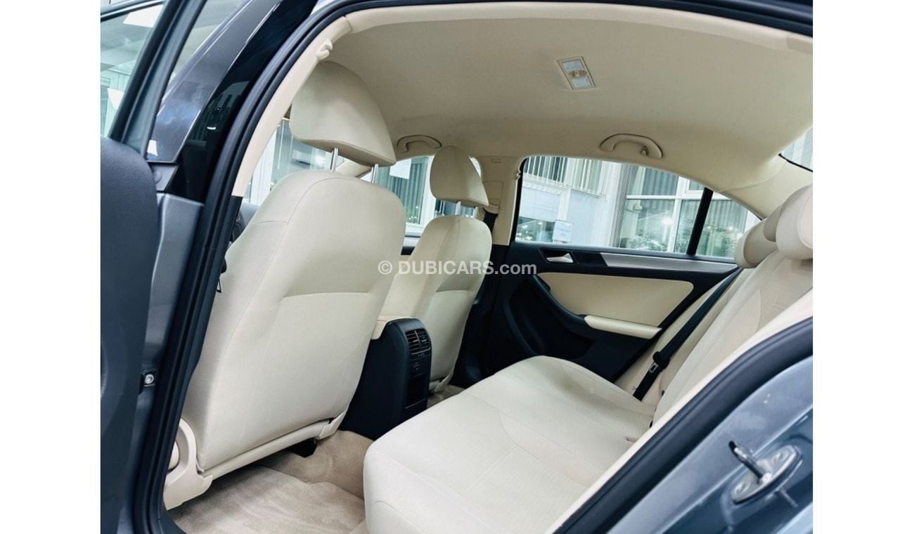 Volkswagen Jetta Trendline S GCC .. Perfect Condition .. 1,6 L ..