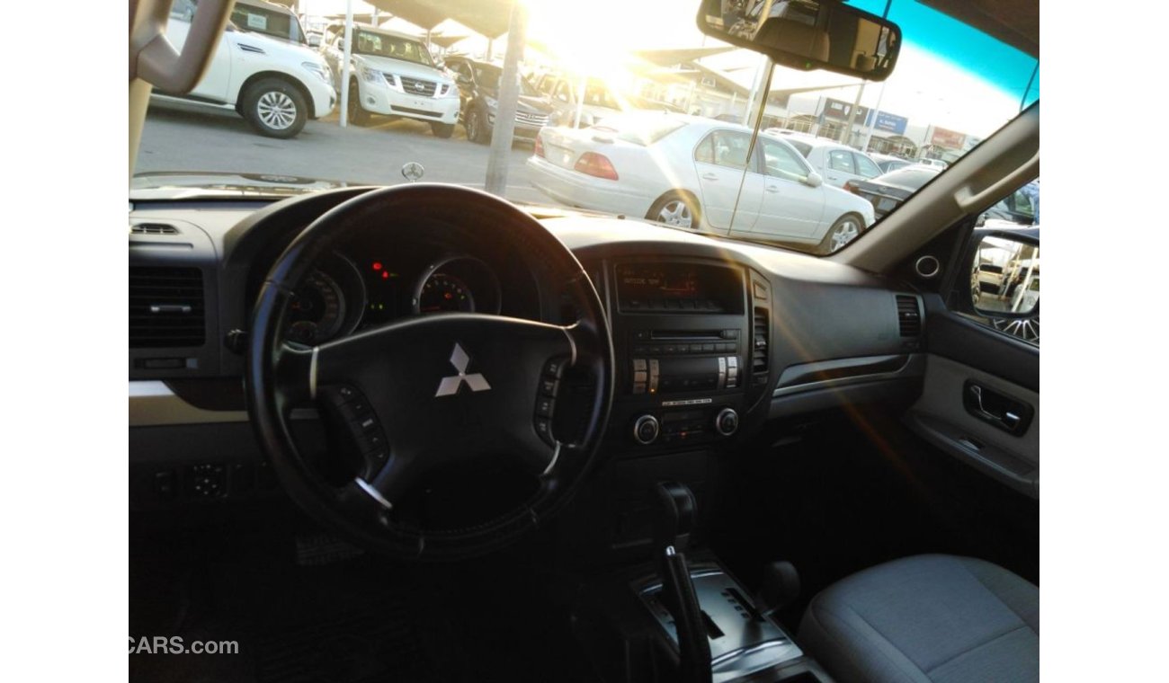 Mitsubishi Pajero Mitsubishi Pajero 2011 Coupe gcc for sall