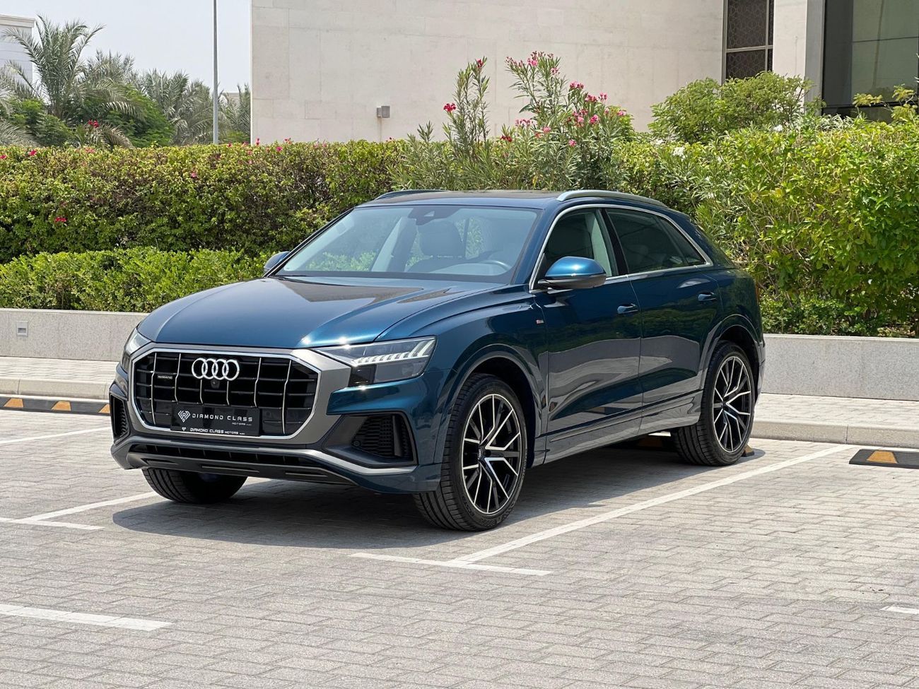 Audi Q8 55 TFSI quattro S-Line 3.0L (336 HP)