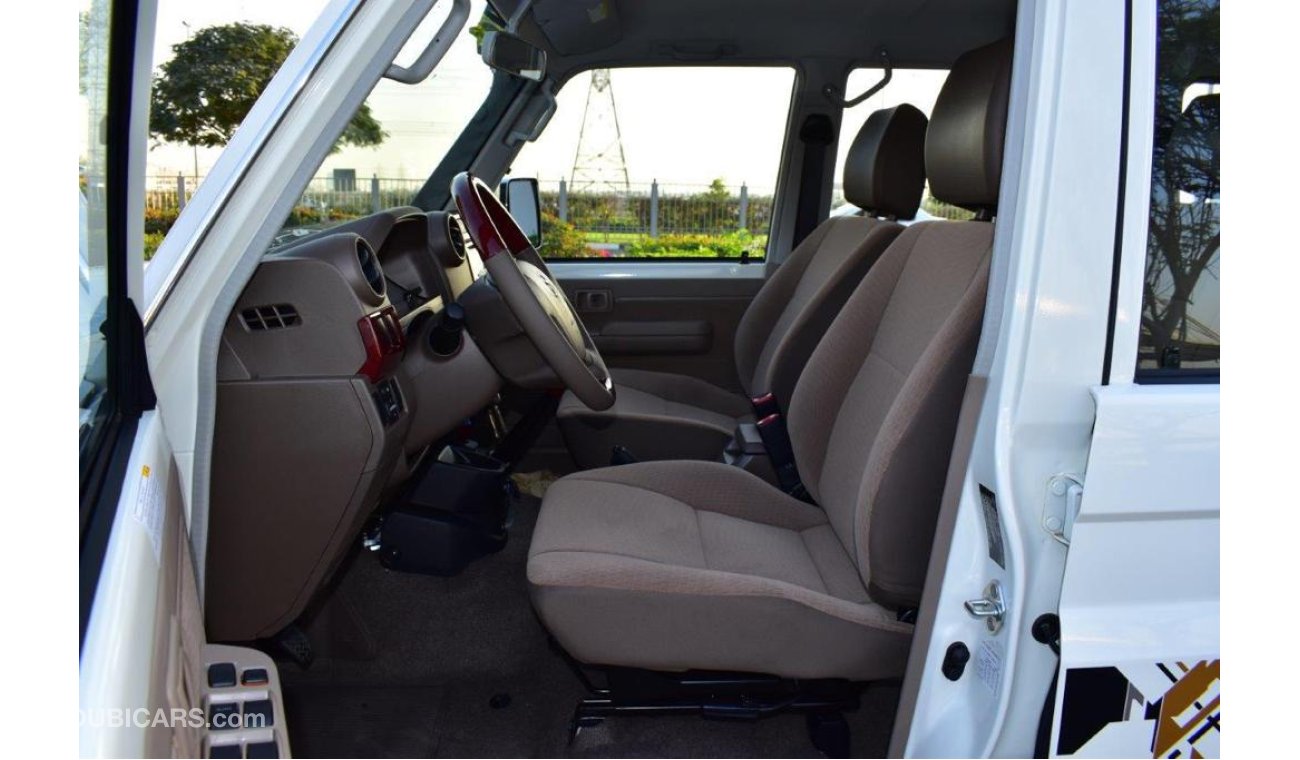 Toyota Land Cruiser Hard Top 76 HARDTOP DLX  V6 4.0L PETROL 5 SEAT MANUAL TRANSMISSION