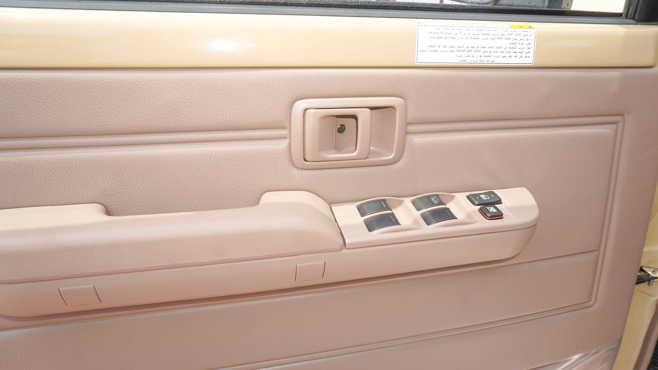 Toyota Land Cruiser Pick Up 4.0L V6 Double Cabin A/T