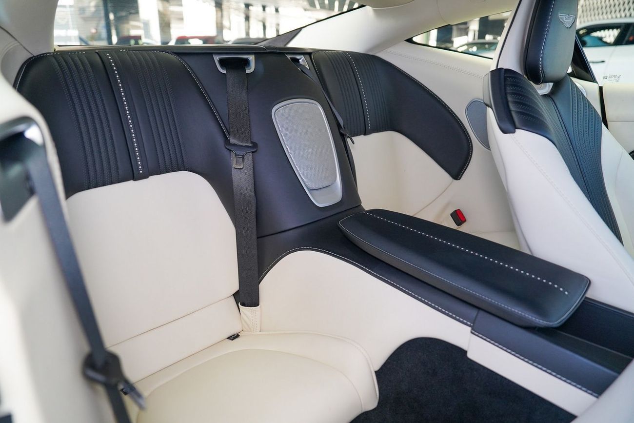 أستون مارتن DB11 Std 4.0L