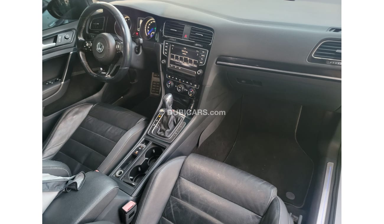 فولكس واجن جولف R