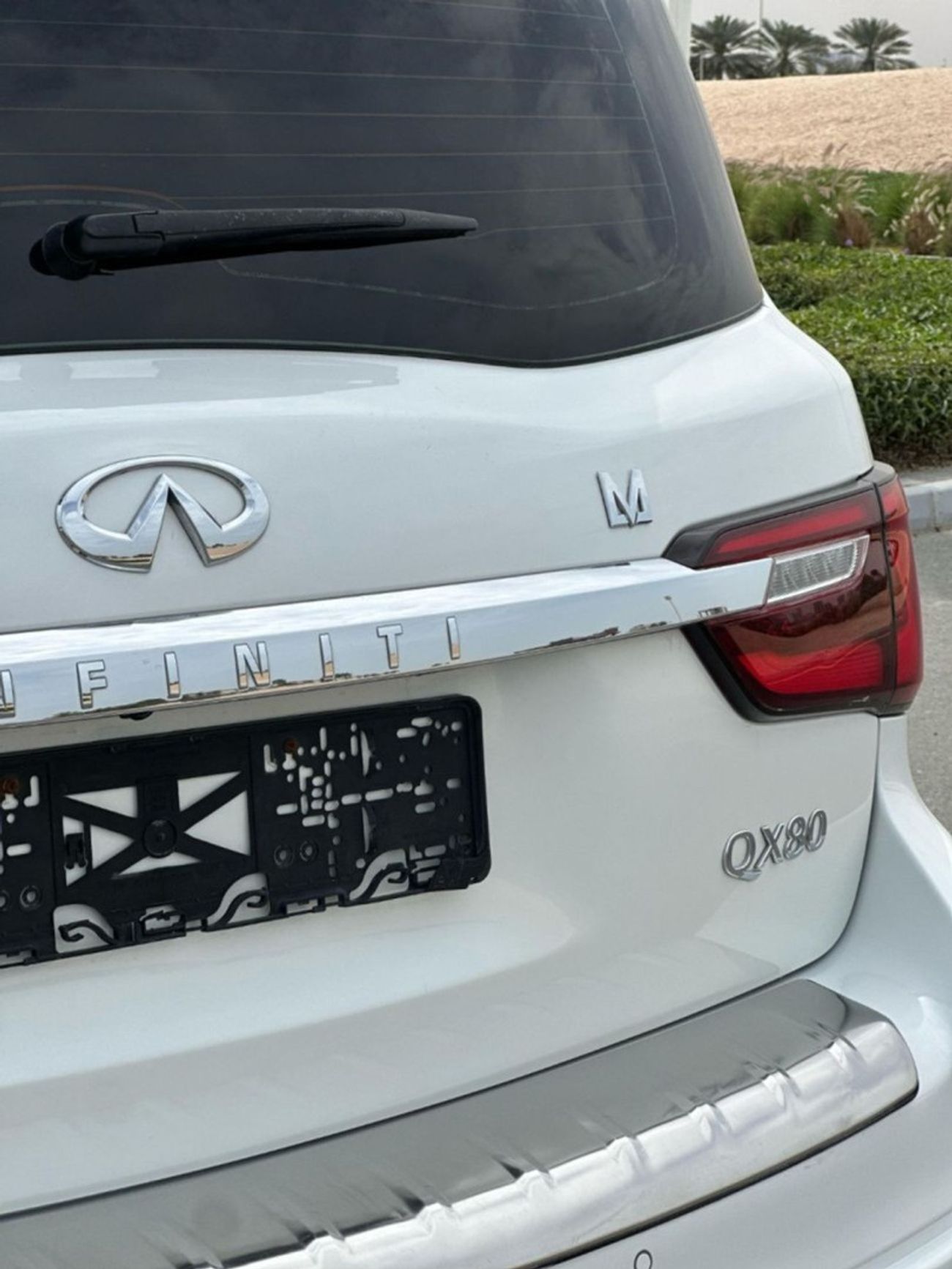 Infiniti QX80 Standard 5.6L
