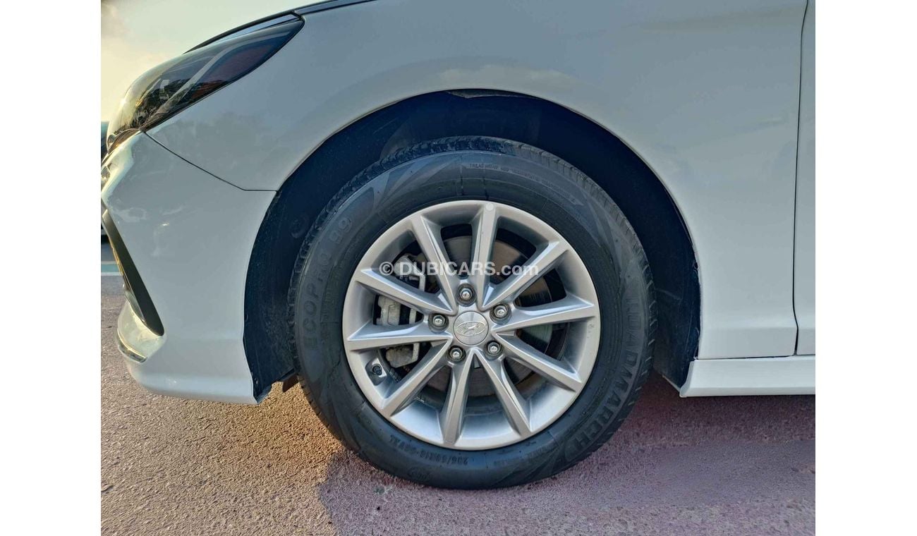 هيونداي سوناتا V4 / 2.4L /  LOW MILEAGE / LEATHER SEATS / DVD+CAMERA (LOT # 37880)