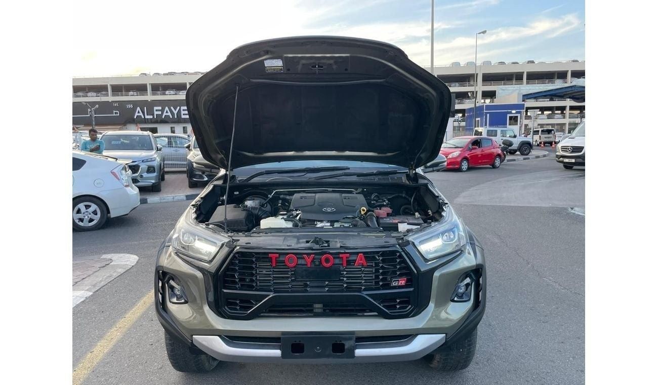 تويوتا هيلوكس diesel 2.8 liter automatic right hand drive with 4 side cameras leather power seats push button star