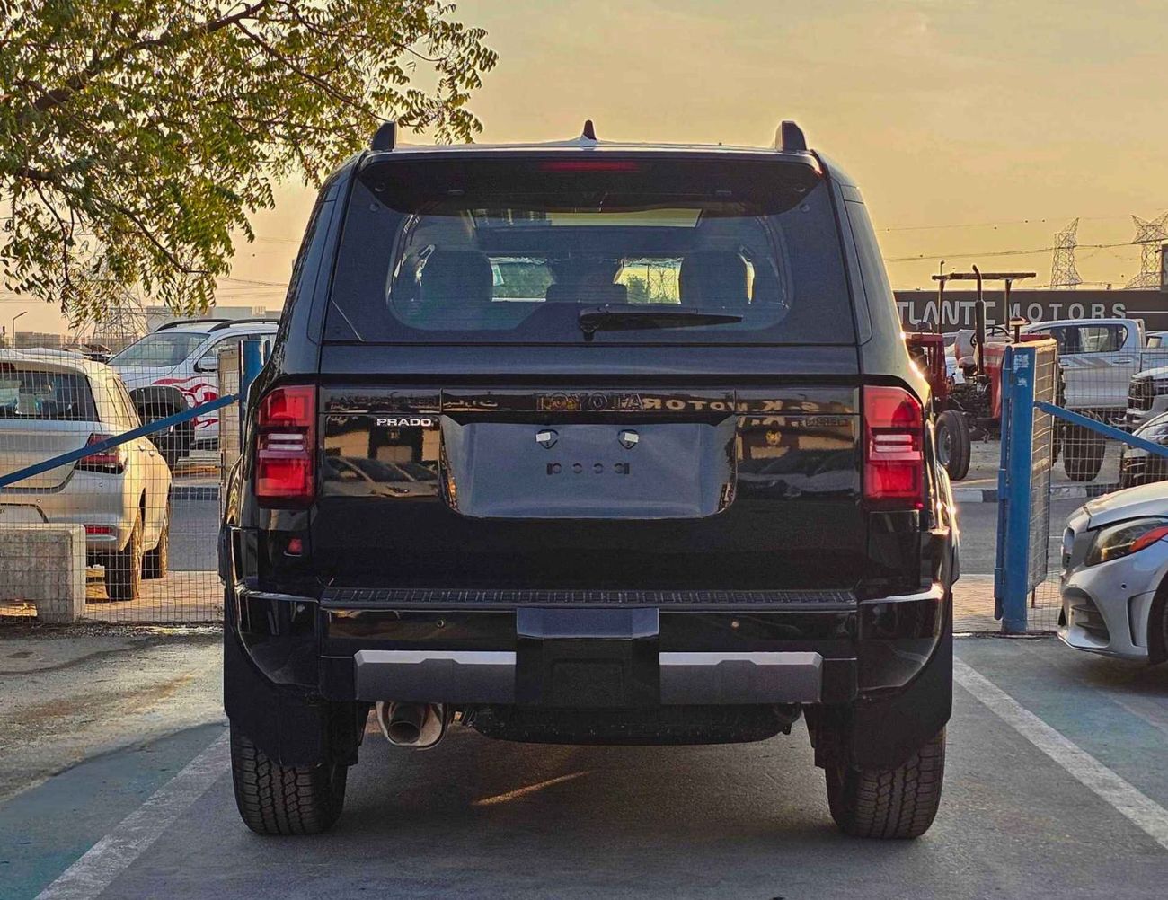 تويوتا برادو TURBO LUXURY / 2.8L DIESEL / RADAR / LEATHER WITH MEMORY SEATS / AVS SIDE MOULDING (CODE # PDLX2)