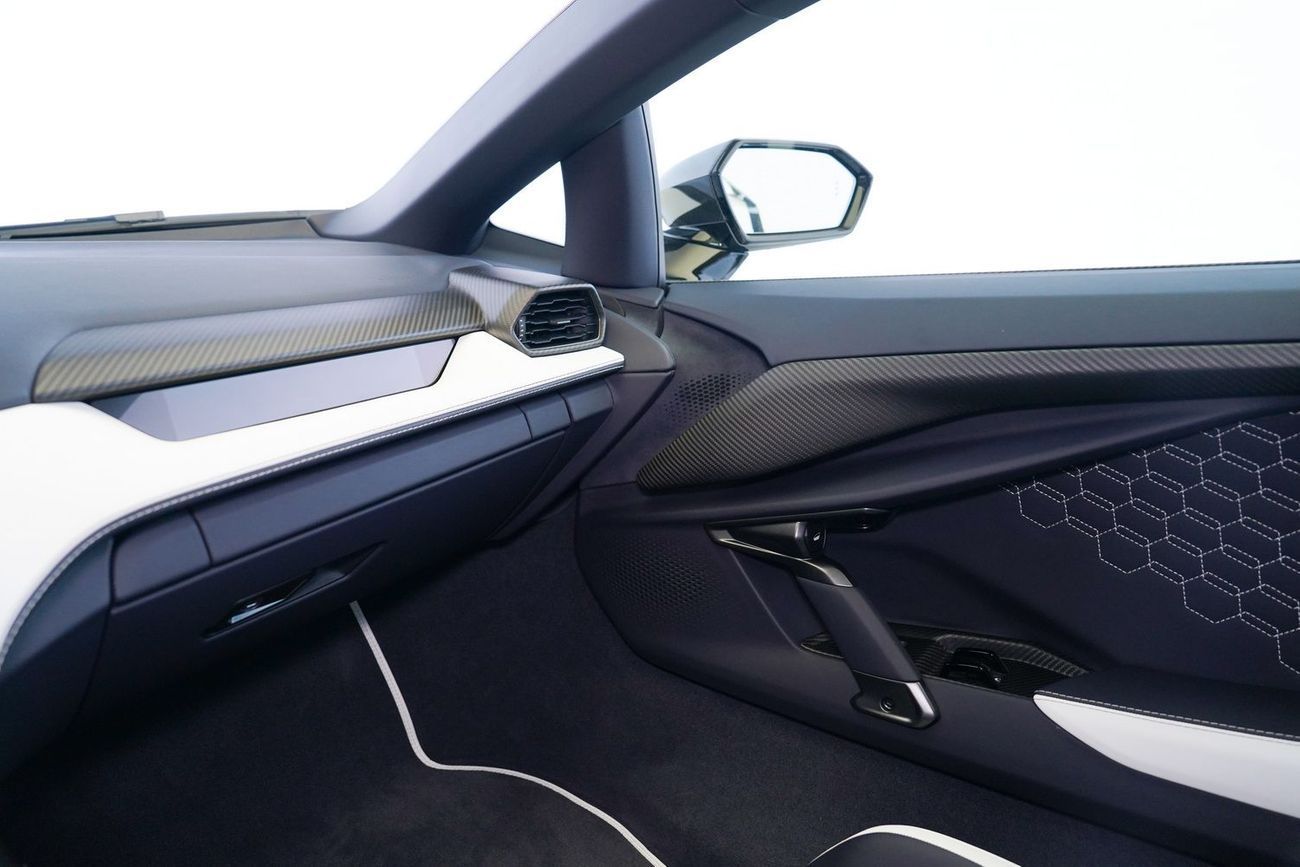 لامبورغيني ريفويلتو 6.5L V12 Hybrid