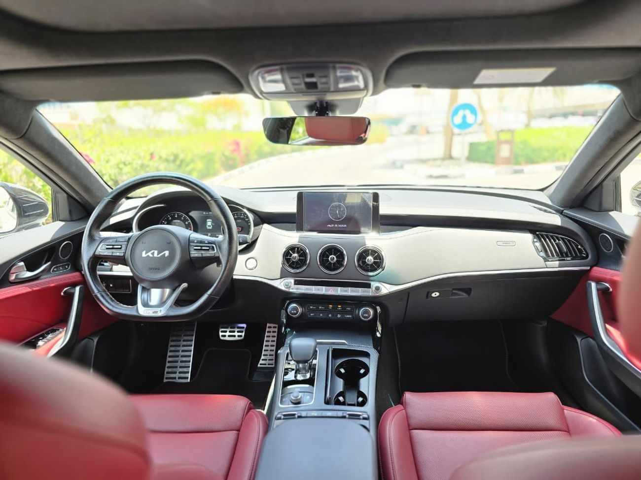 كيا ستينجر Std 2.0L Sportback V4 fully loaded GCC UNDER WARRANTY AND SERVICE CONTACT