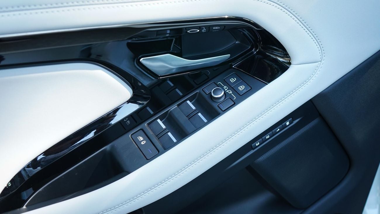 Land Rover Range Rover Evoque SE P250 DYNAMIC 2025!! BRAND NEW CAR!! FIVE YEARS WARRANTY!! THREE YEARS SERVICE CONTRACT