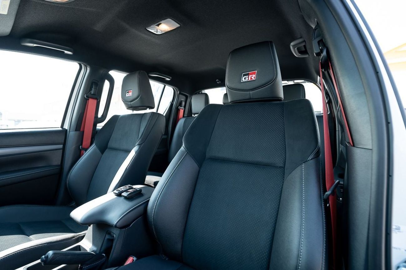 Toyota Hilux GR Sport 4.0L GR-S Rally 4.0L