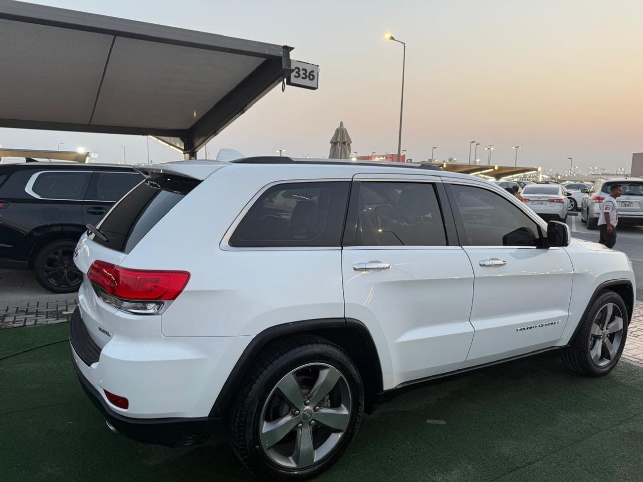 Jeep Cherokee LIMITED First Owner Top of the Line Limited Trim Excellent Condition