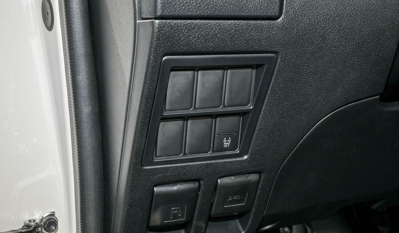 تويوتا هيلوكس 2.4L DLX