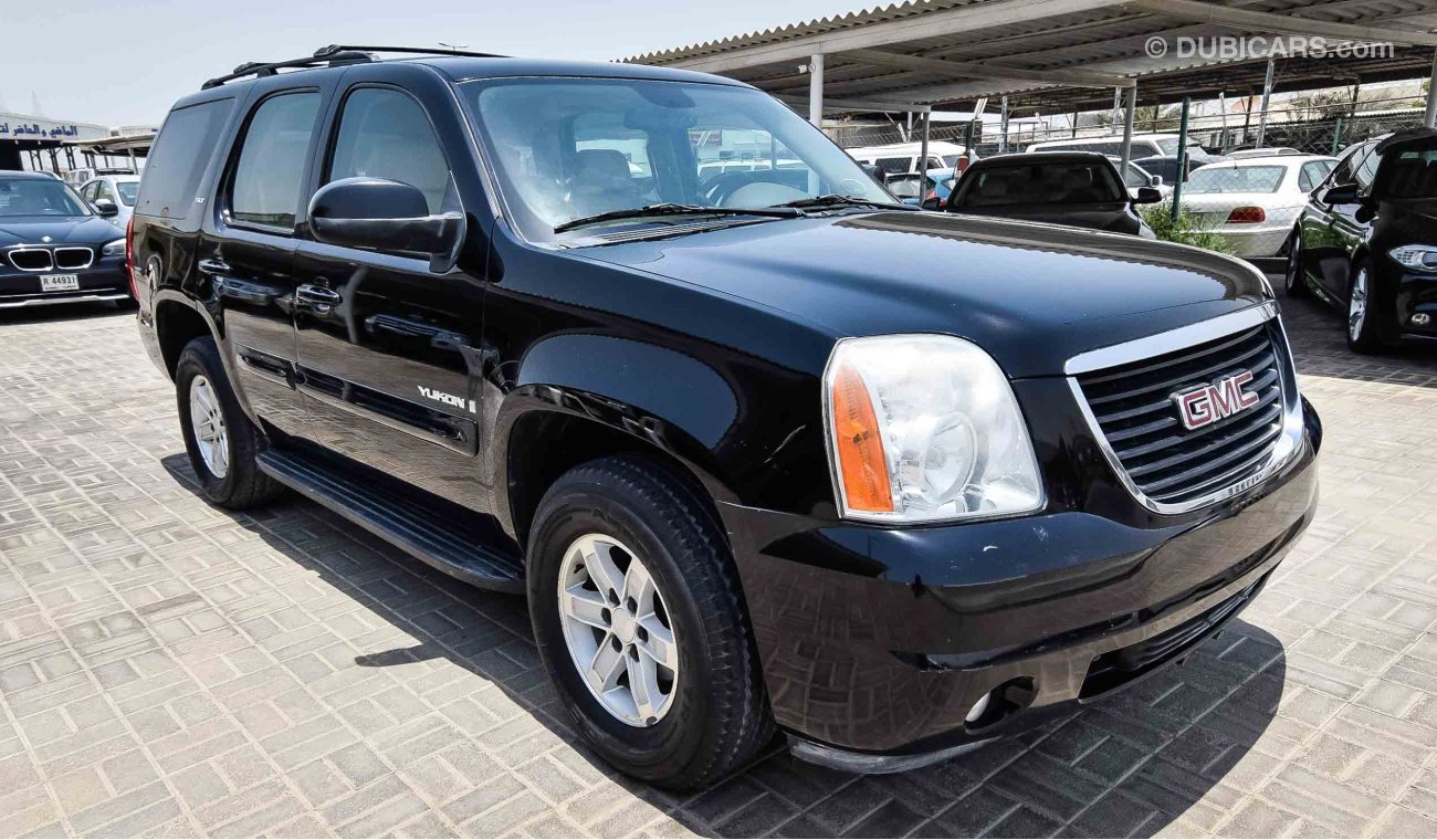 GMC Yukon SLT - GCC specs - price is negotiable