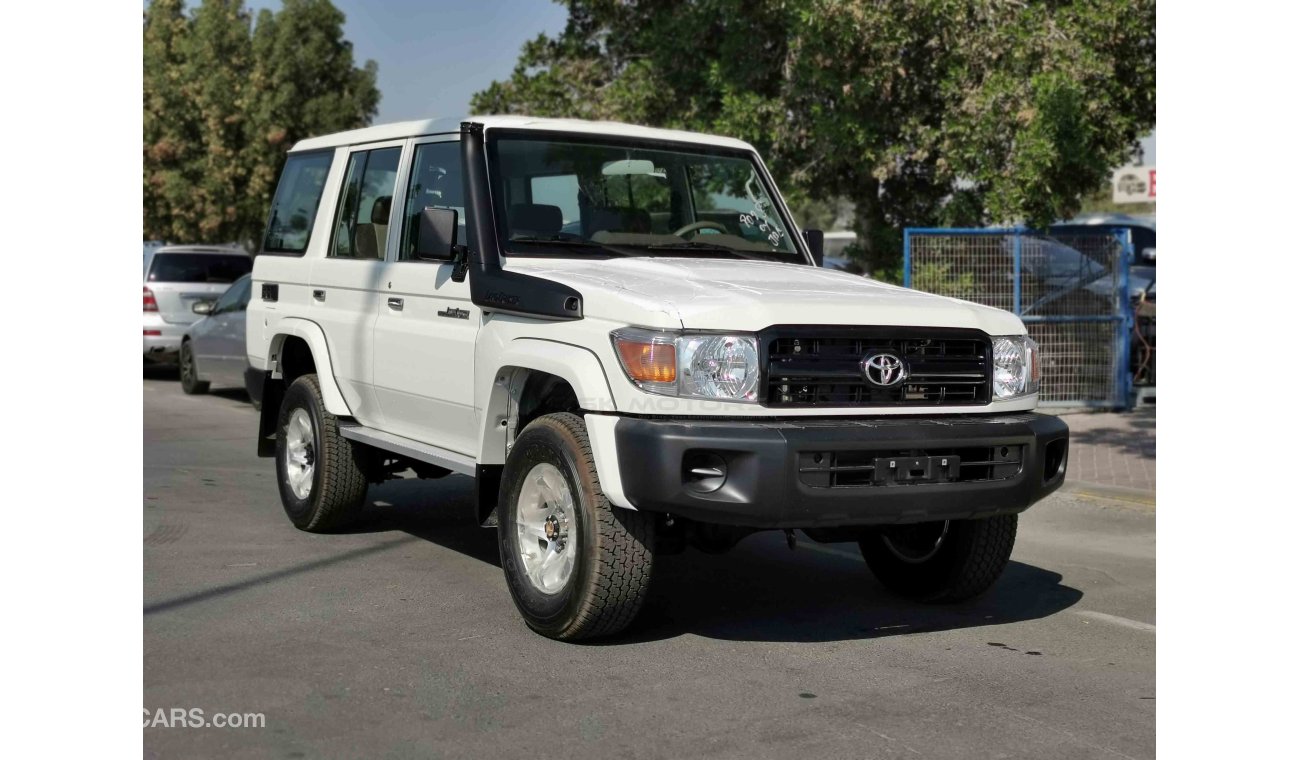 Toyota Land Cruiser Hard Top 4.2L DIESEL, 16" ALLOY RIMS, MANUAL A/C, XENON HEADLIGHTS (CODE # LX7601)