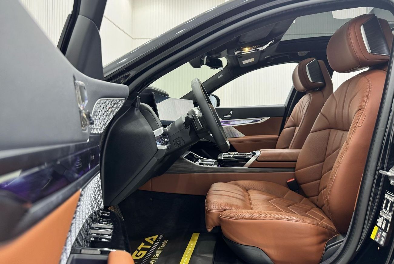 BMW 740i M-Sport 2024 BMW 740i M-Sport, BMW warranty + Service Pack, Fully Loaded, Very Low Kms, GCC