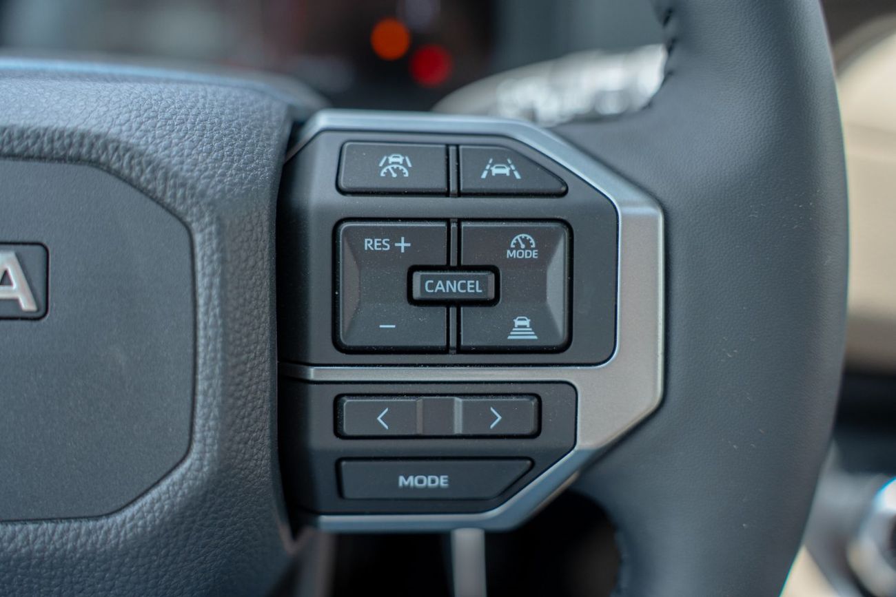 تويوتا برادو Toyota Prado 2024 2.4L Petrol 7 Seats