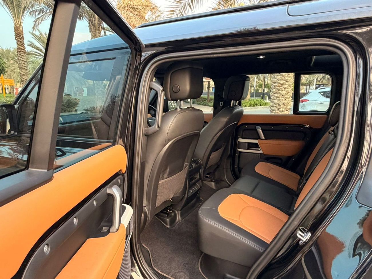 لاند روفر ديفندر diesel 3.0 liter ,right hand ,automatic