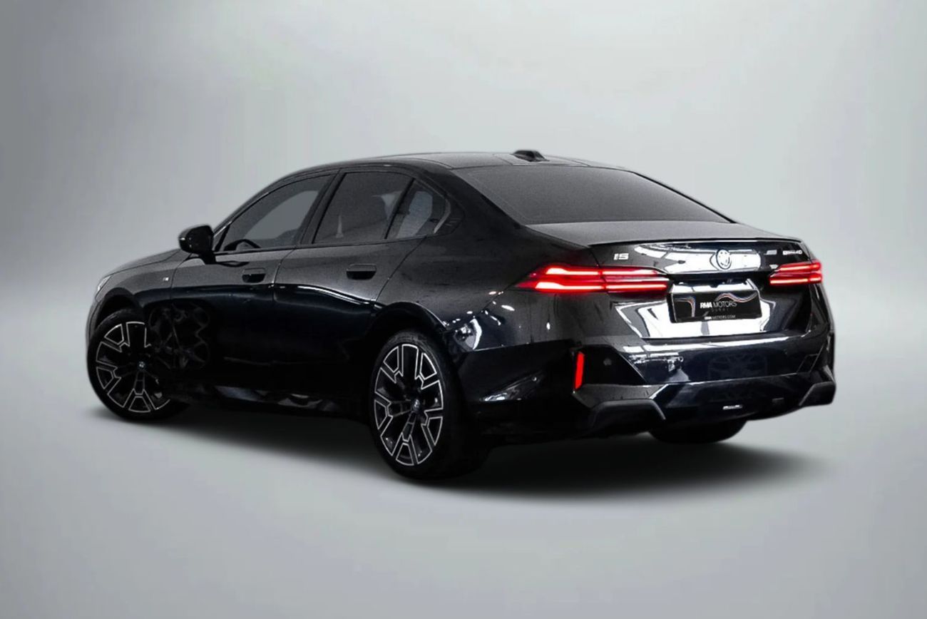 بي أم دبليو i5 M-Sport