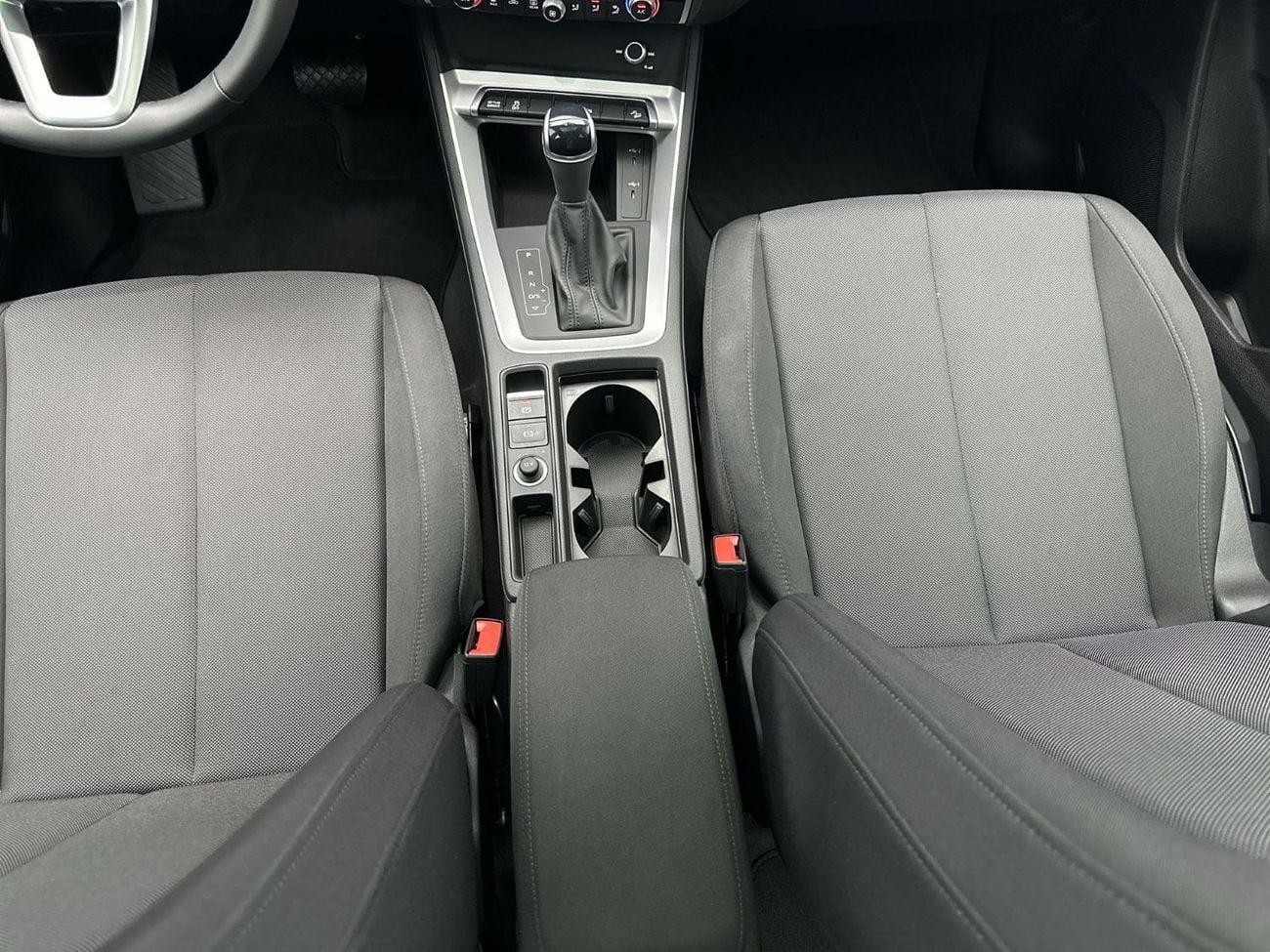 Audi Q3 35 TFSI Advanced 2.0L Advanced 35 TFSI 150hp (Ref# 25892)