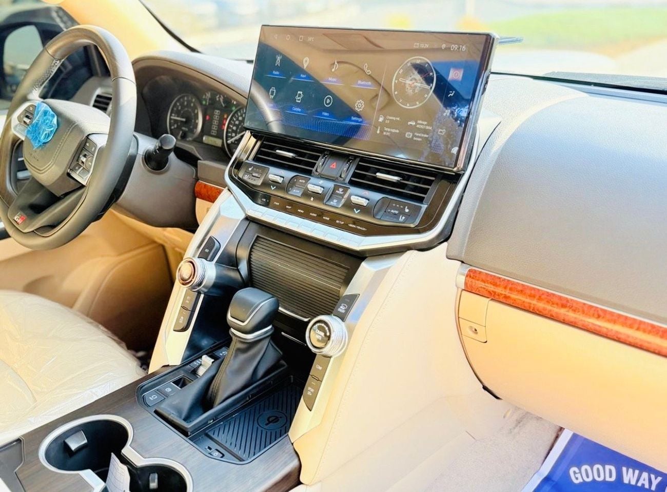 تويوتا لاند كروزر GXR Toyota landcuriser V6 Years 2017 full upgrade inside and outside 2025 full option 4.0 L petrol
