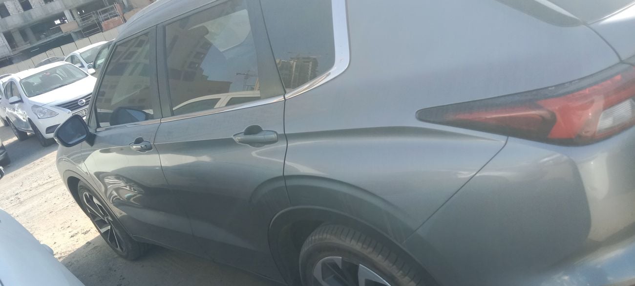 ميتسوبيشي آوتلاندر PREMIUM 2.5 | بدون دفعة مقدمة | اختبار القيادة في المنزل