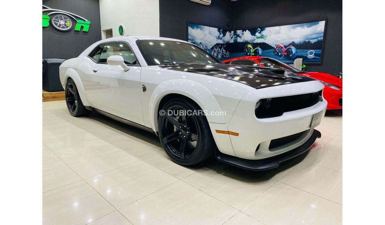 Dodge Challenger SRT Hellcat CHALLENGER HELLCAT 2015 GCC IN BEAUTIFUL CONDITION FOR ONLY 169K AED INCLUDING FREE INSU