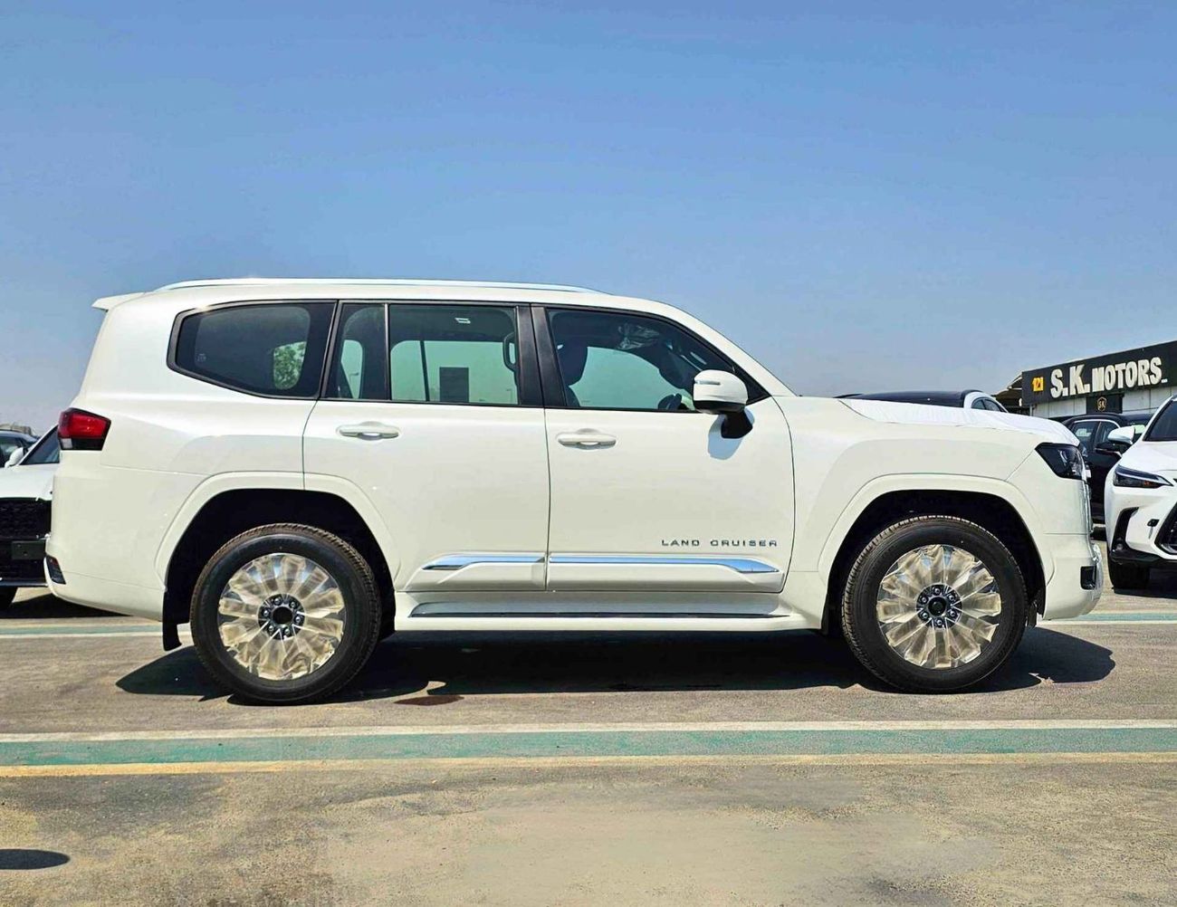 Toyota Land Cruiser /GXR TWIN TURBO / 3.3L DIESEL / REAR ENTERTAINMENT / BIG BUMPER (CODE#LCDGXRM)