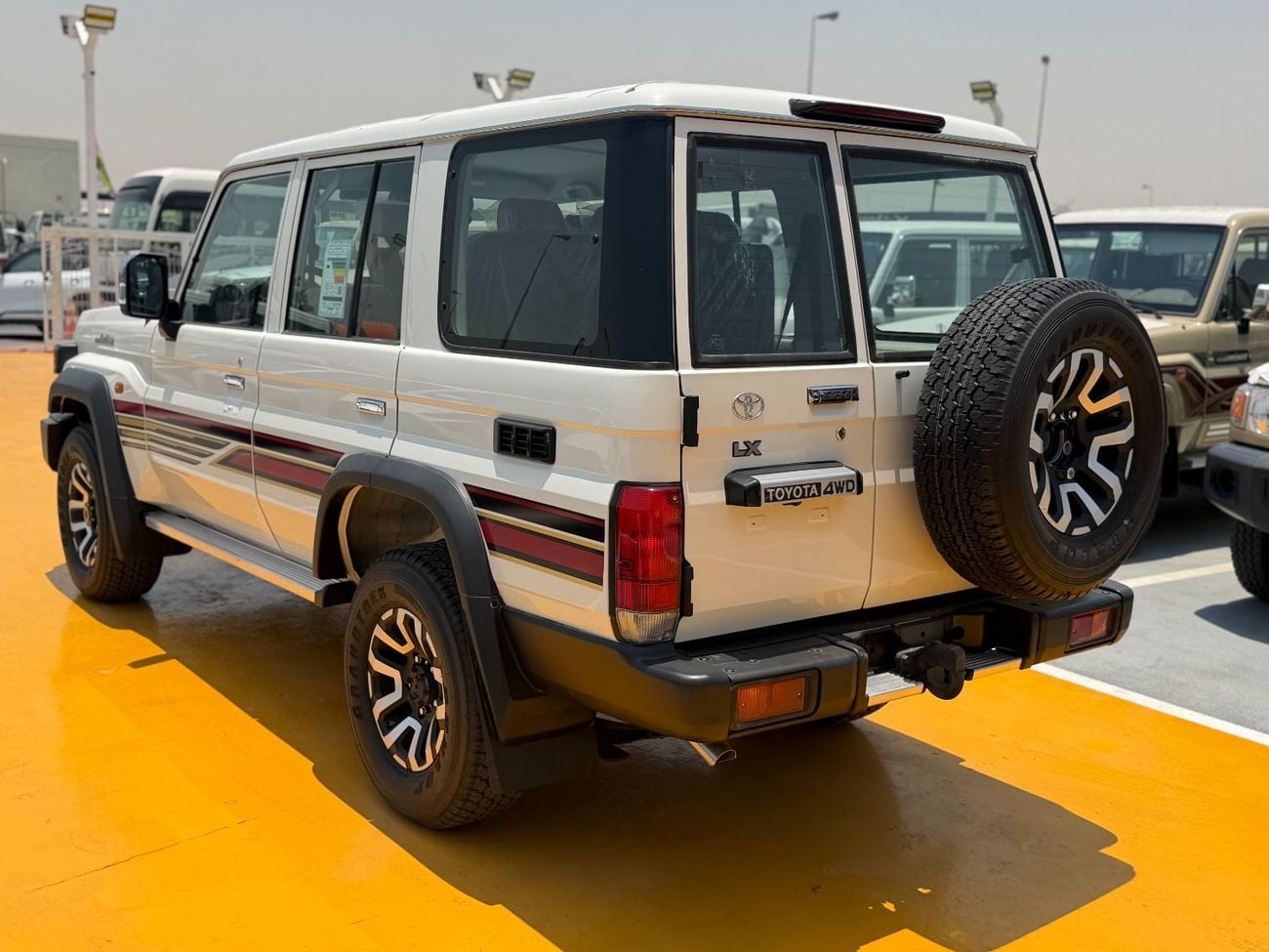 تويوتا لاند كروزر 76 Toyota Land Cruiser 76 (LC76) diesel 2.8-liter