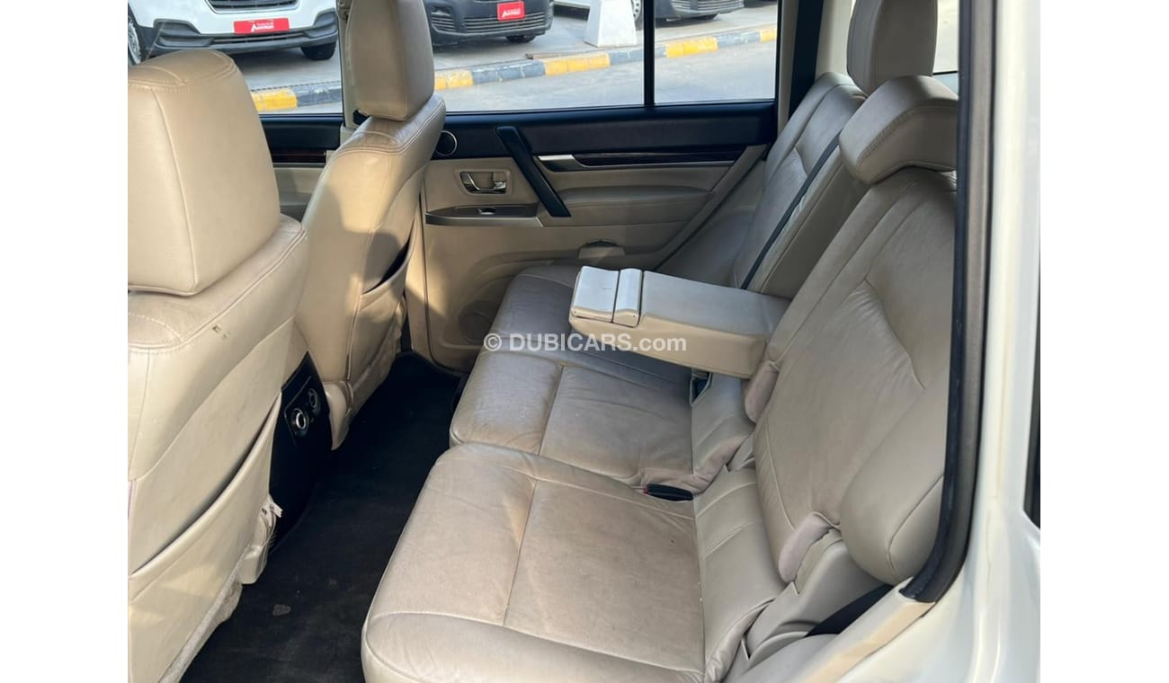 ميتسوبيشي باجيرو GLS Std MITSUBISHI PAJERO GLS 2012 V6 3.5 FULL OPTION PERFECT CONDITION