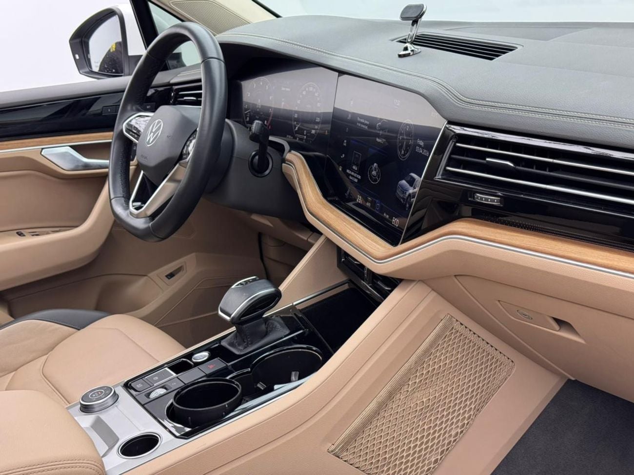 فولكس واجن طوارق 2023 Volkswagen Touareg highline Plus, 2026 VW Warranty + Service Pack, Full VW Service History, GCC