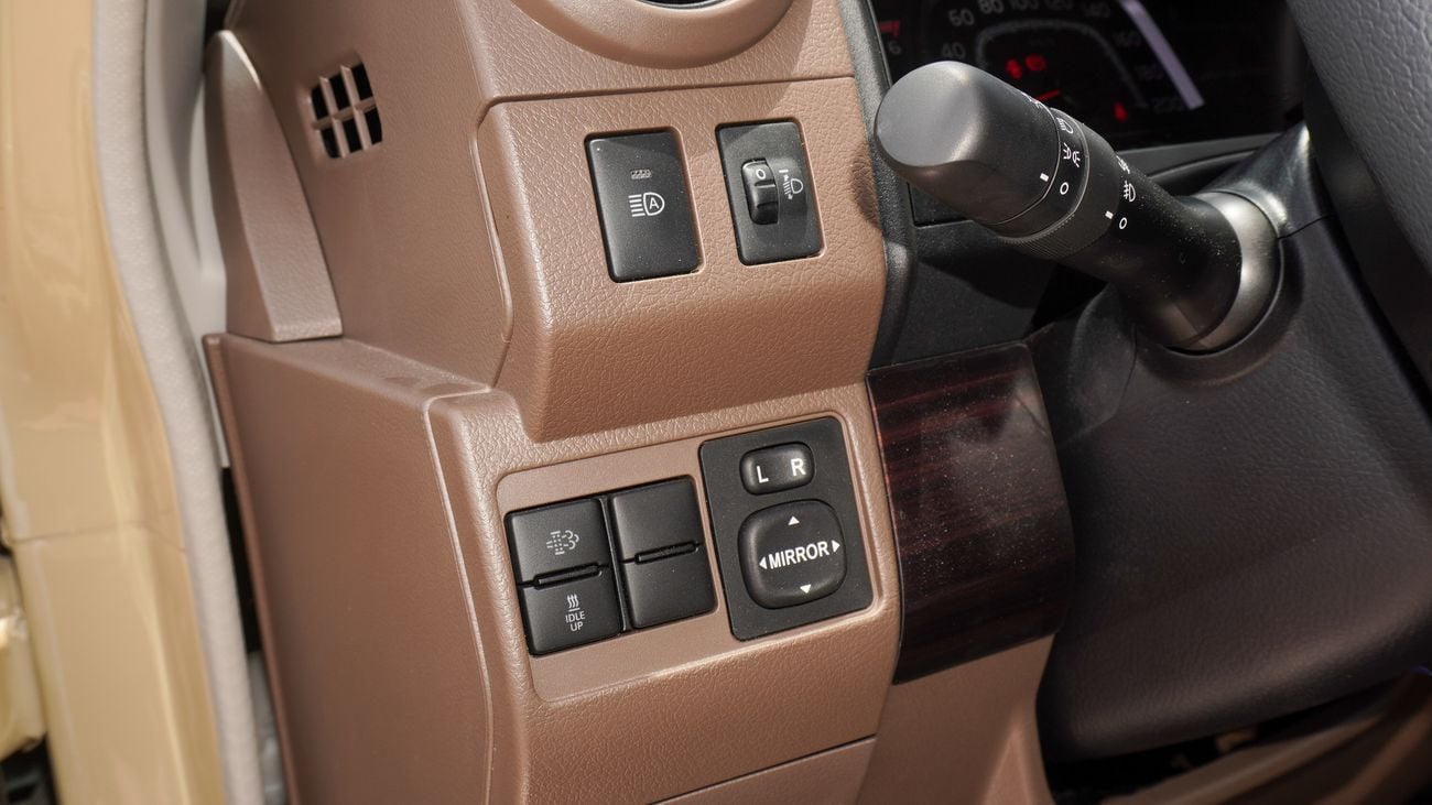 Toyota Land Cruiser 70 LX 2.8L DIESEL A/T