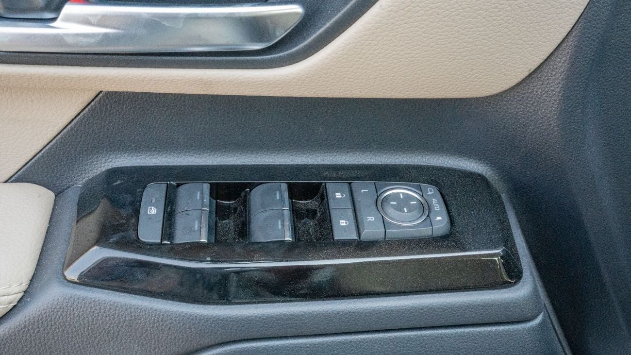 Toyota Prado 2025 Toyota Land Cruiser Prado 2.8L AT Diesel (White-Beige)